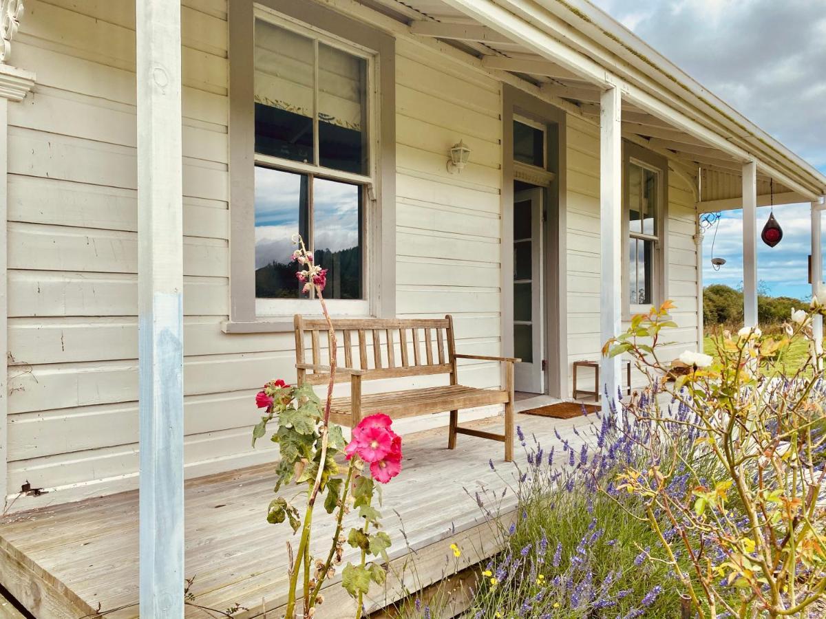 Saffron Cottage Manakau Exterior photo